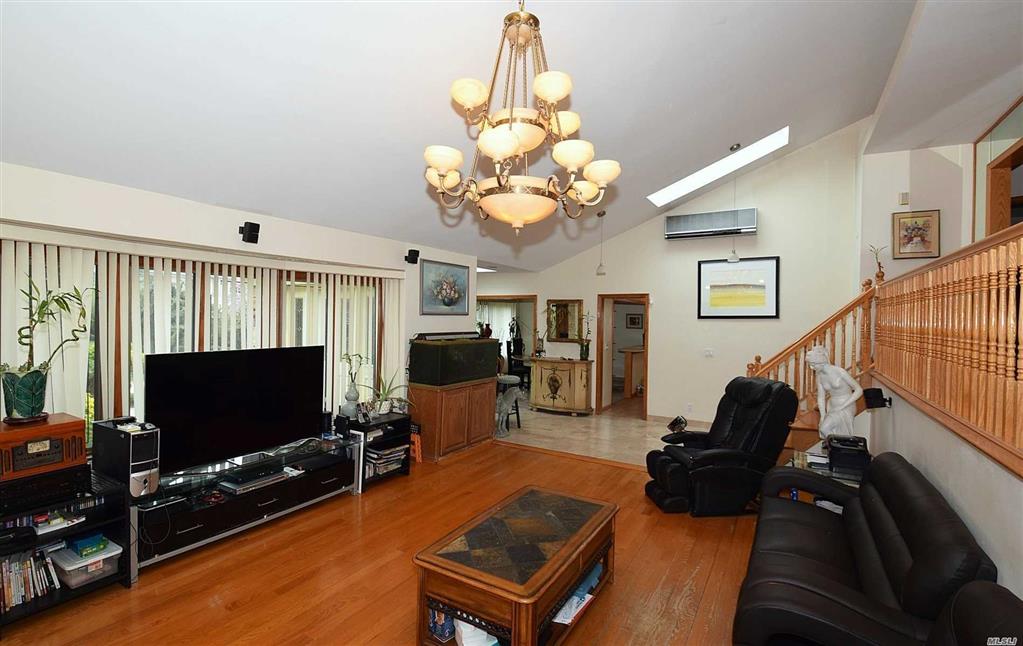 105 Woodhill Ln Manhasset Manhasset NY 11030