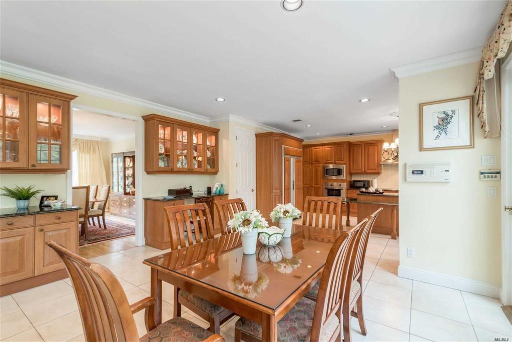 41 Windsor Dr Muttontown Muttontown NY 11753
