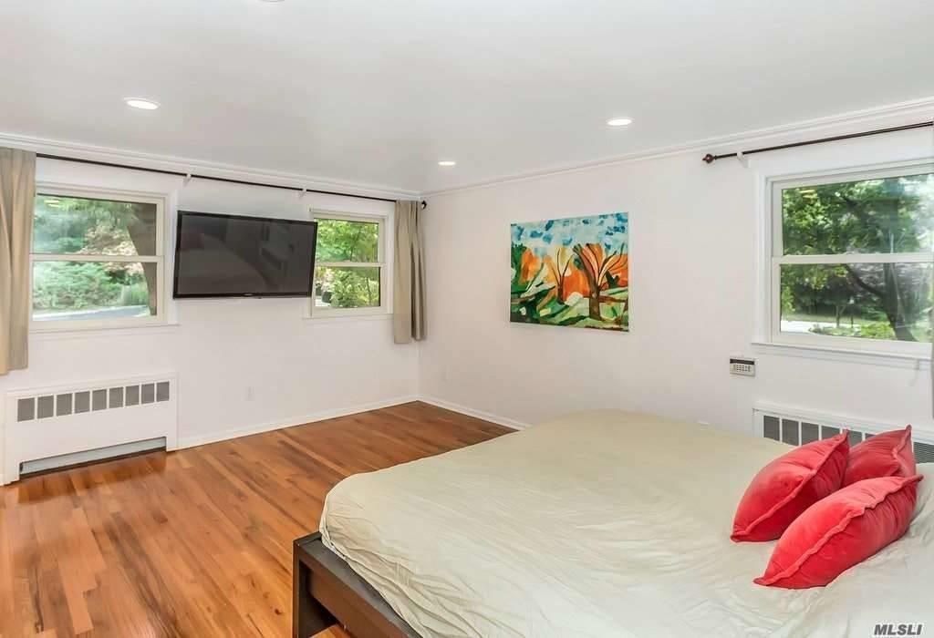 211 Pidgeon Hill S. Huntington S. Huntington NY 11746