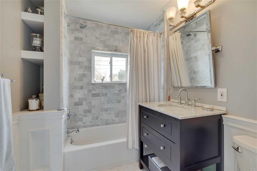 27 Shinnecock Rd Hampton Bays Hampton Bays NY 11946