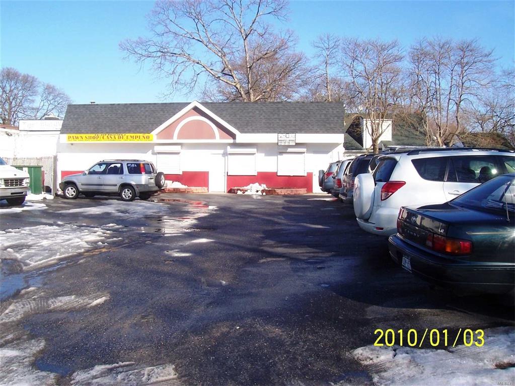 370 Oak St Copiague Copiague NY 11726