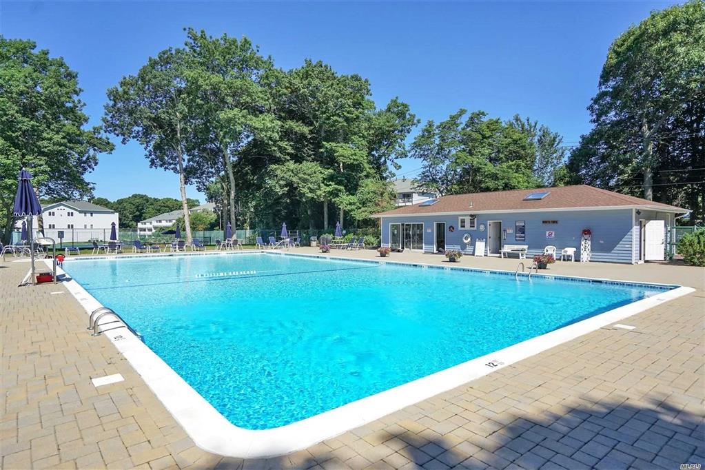 1901 Bluffs Dr Baiting Hollow Baiting Hollow NY 11933