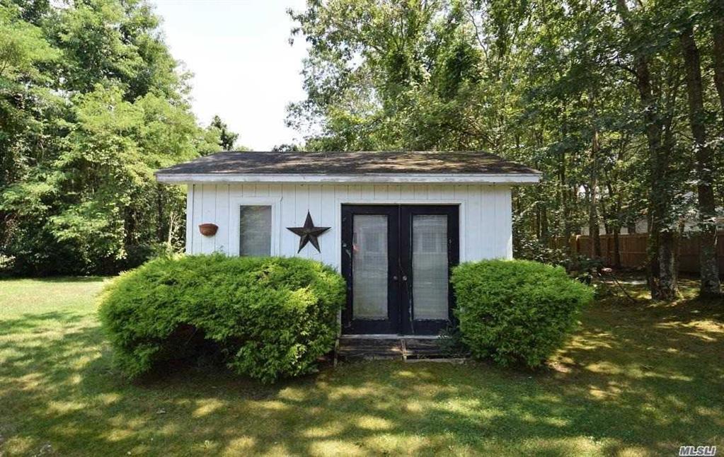 511 Wading River Rd Manorville Manorville NY 11949 R Hamptons