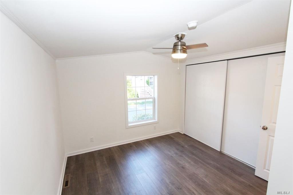 37-79 Hubbard Ave Riverhead Riverhead NY 11901