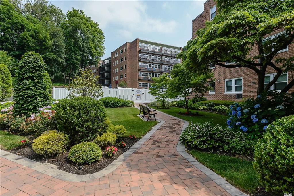 30 Pearsall Ave Glen Cove Glen Cove NY 11542