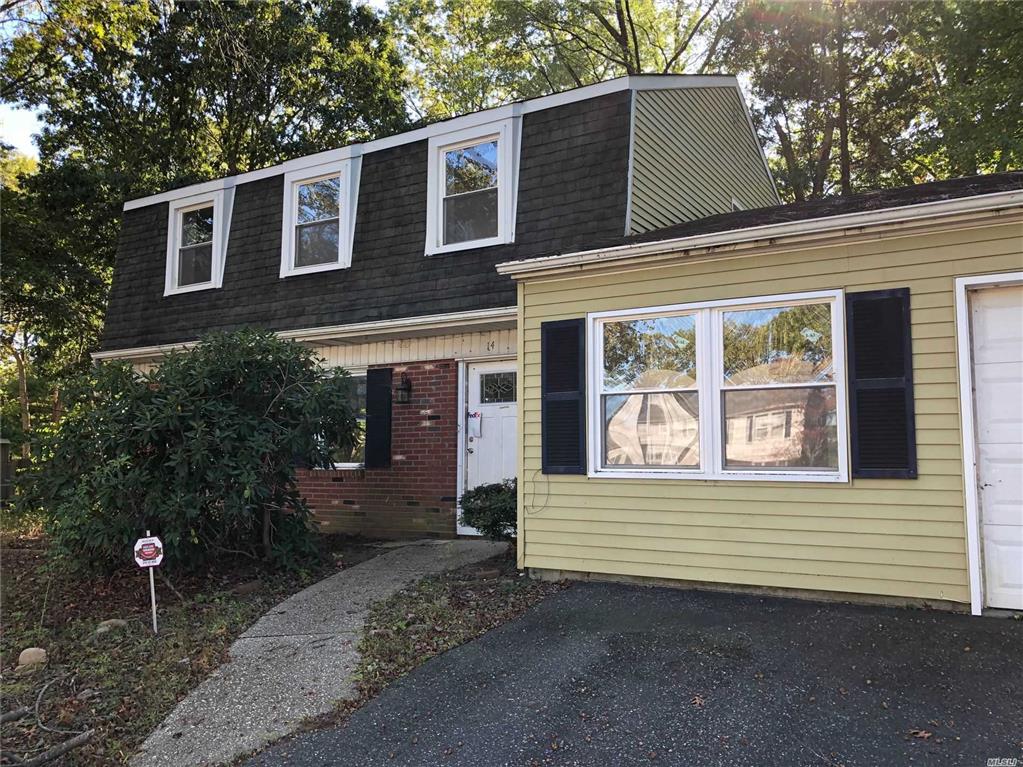 14 Whitney Ln Coram Coram NY 11727