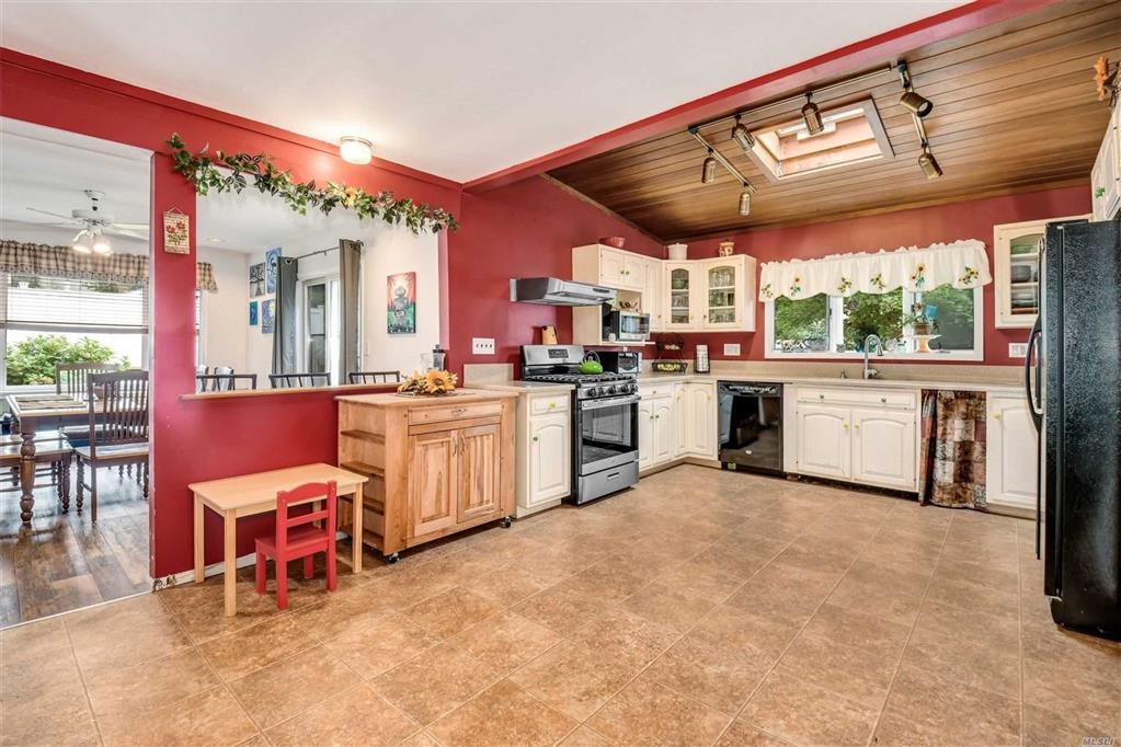 76 Magnolia Dr Kings Park Kings Park NY 11754