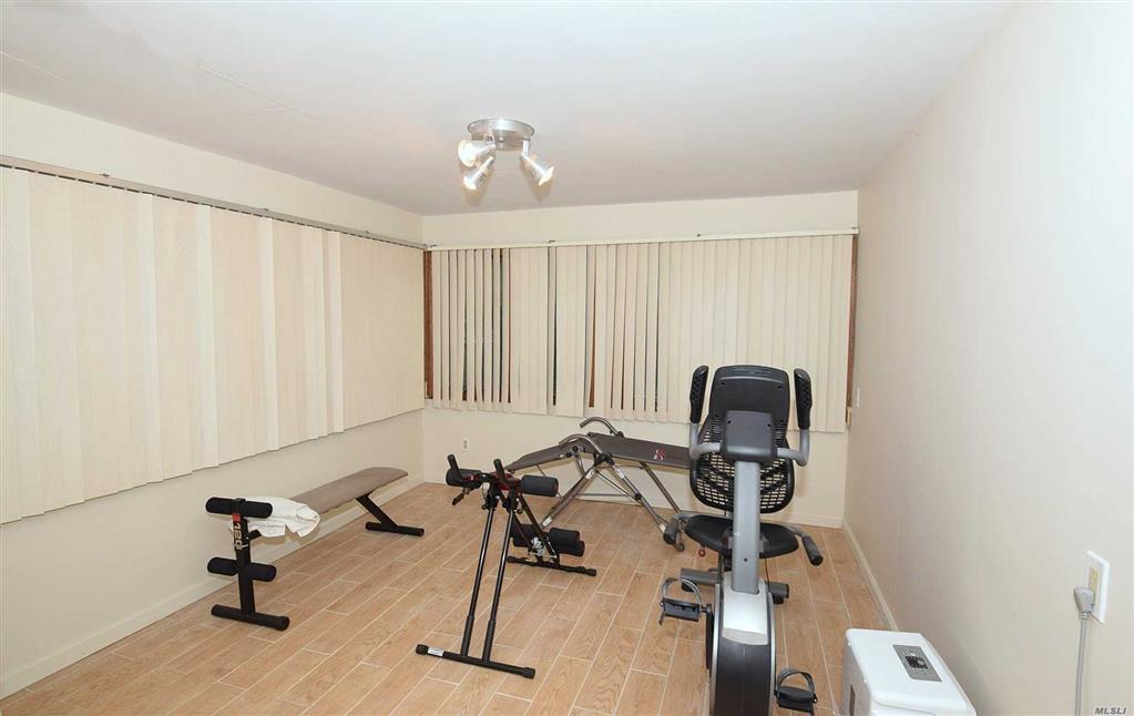 105 Woodhill Ln Manhasset Manhasset NY 11030