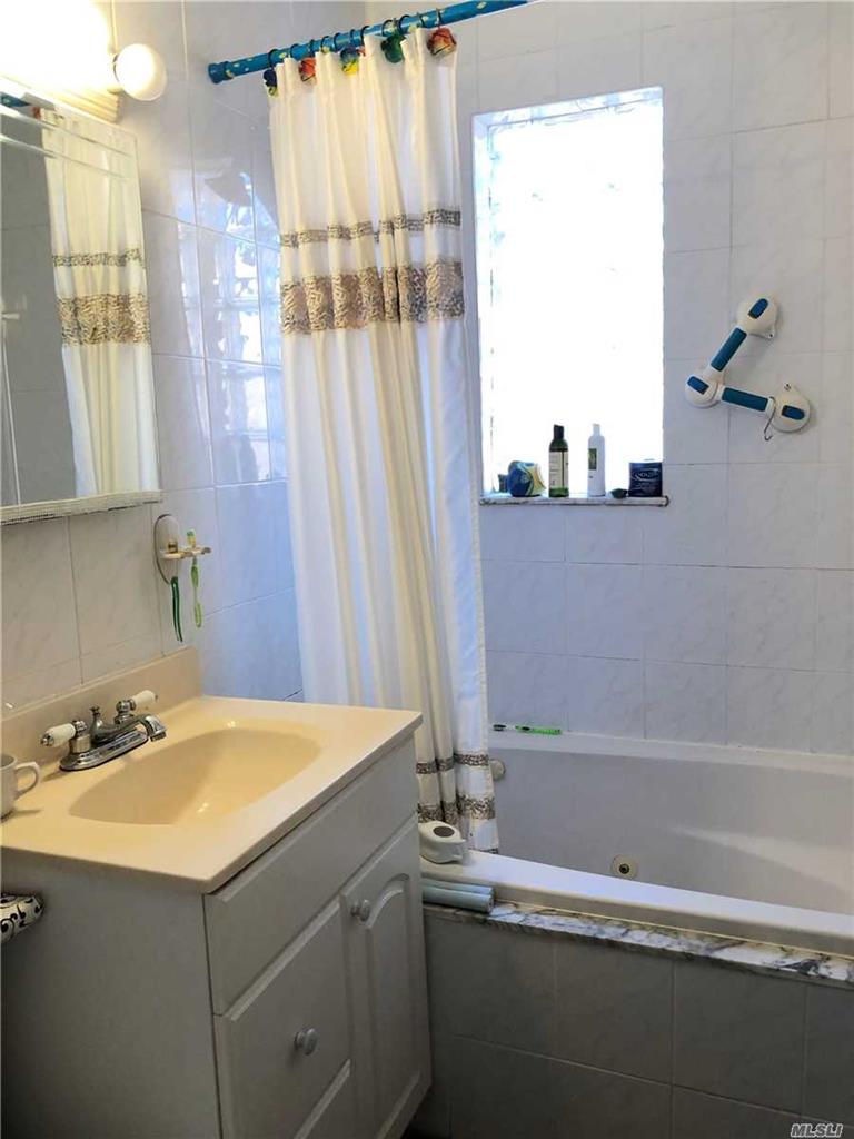 61-44 165th St Fresh Meadows Fresh Meadows NY 11365