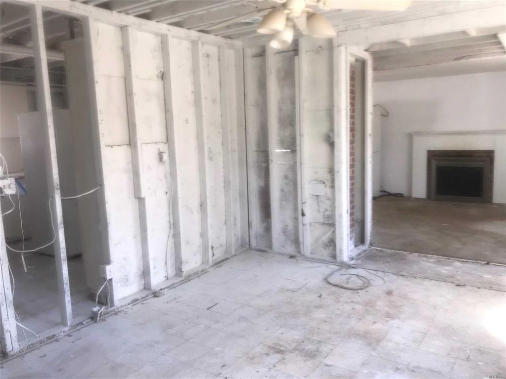 159 Magnolia Dr Mastic Beach Mastic Beach NY 11951