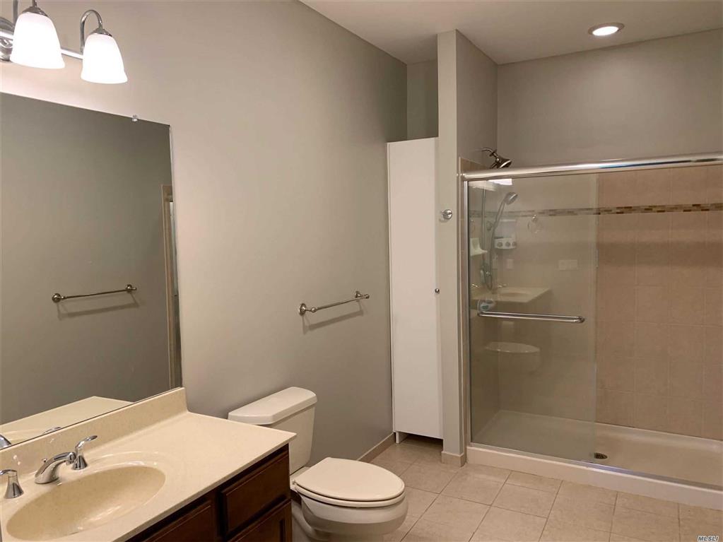 1 Newcastle Ct Riverhead Riverhead NY 11901