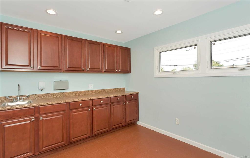 760 Wellwood Ave Lindenhurst Lindenhurst NY 11757