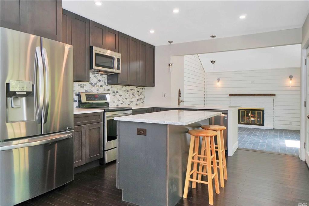 15 Jefferson St Lake Grove Lake Grove NY 11755