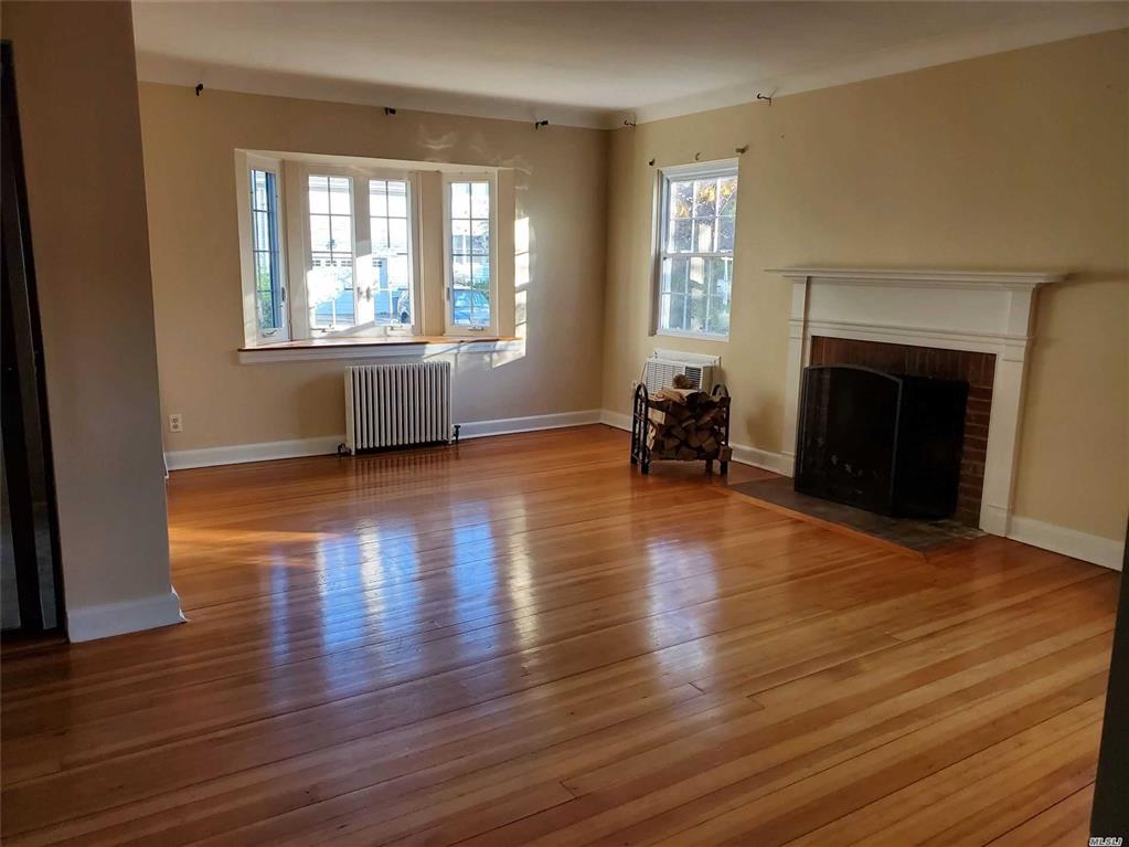 8 Valley Rd Bayville Bayville NY 11709