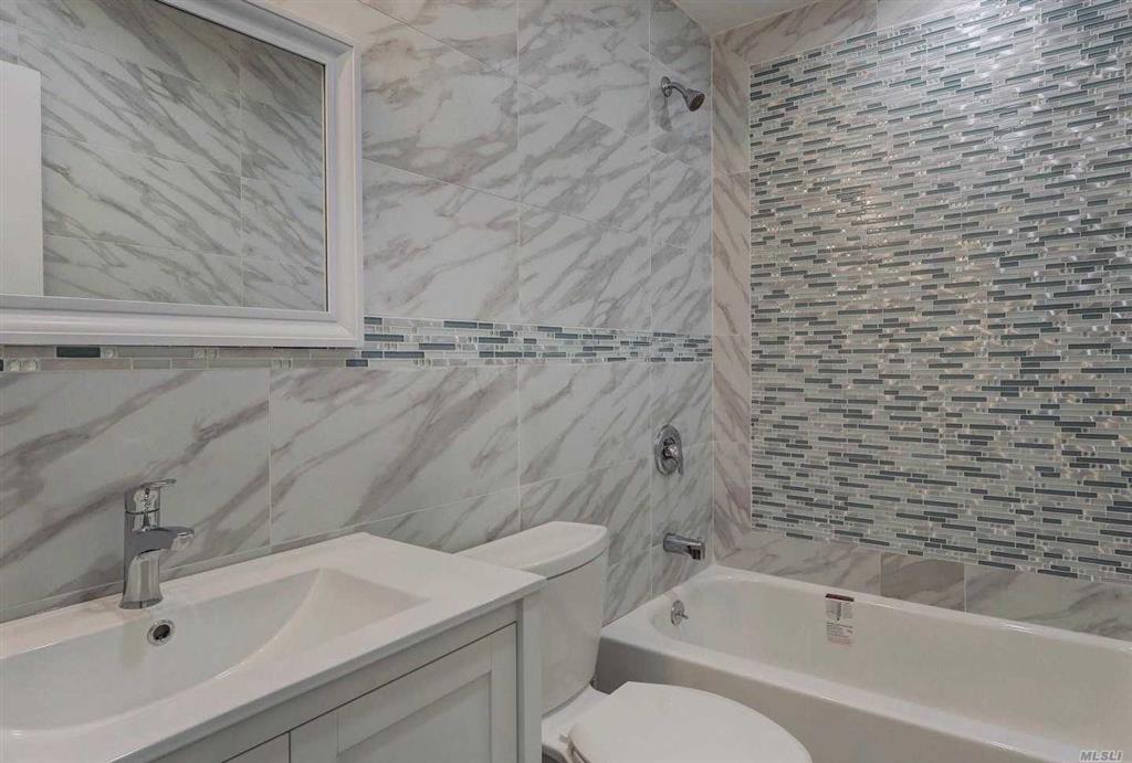 2 Rover Ln Hicksville Hicksville NY 11801