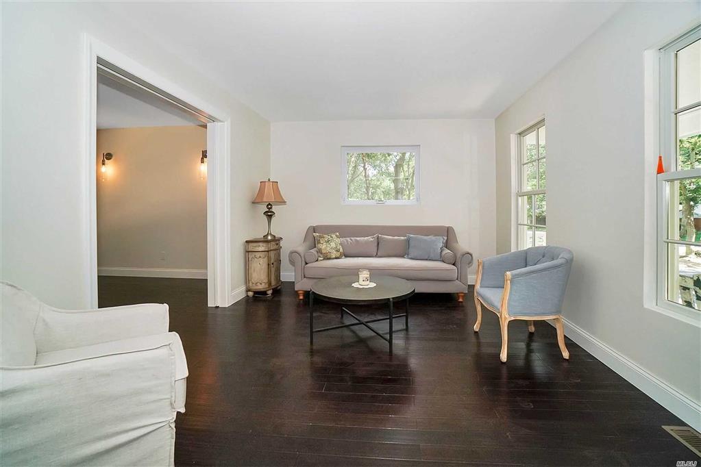 15 Jefferson St Lake Grove Lake Grove NY 11755