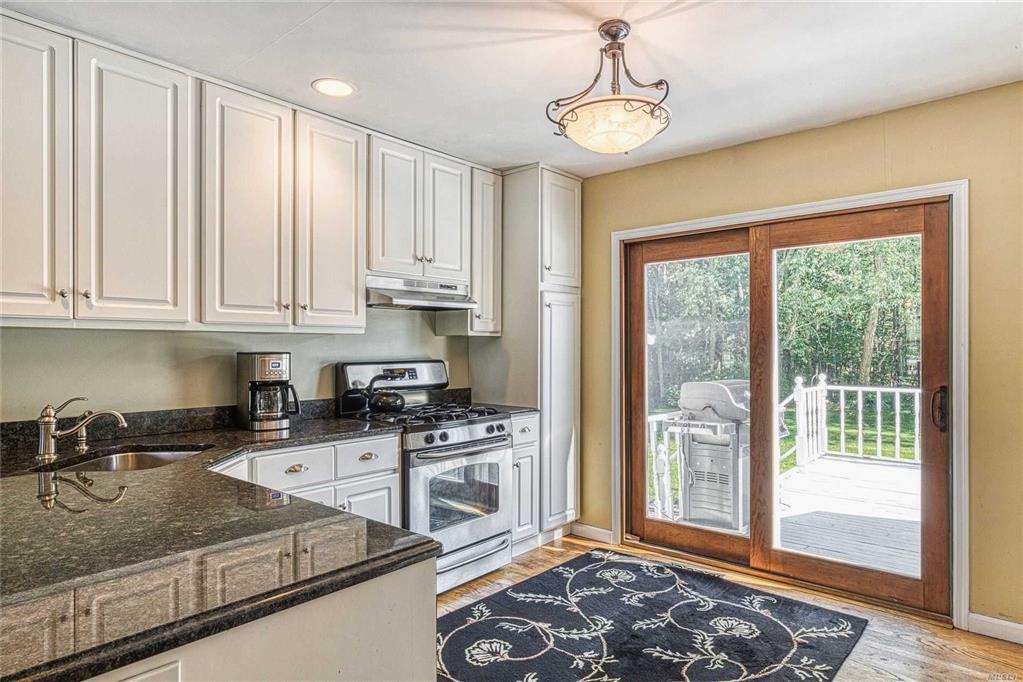 98 Clancy Rd Manorville Manorville NY 11949