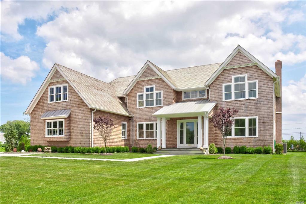 16 Assups Neck Ln Quogue Quogue NY 11959