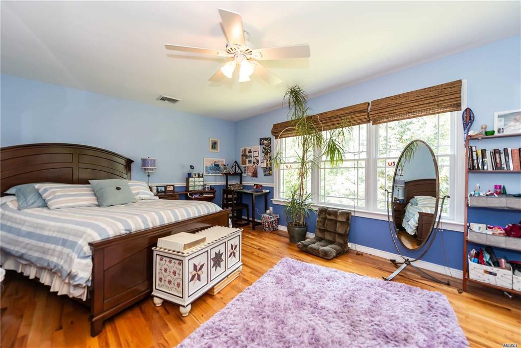 25 Glen Ave Sea Cliff Sea Cliff NY 11579