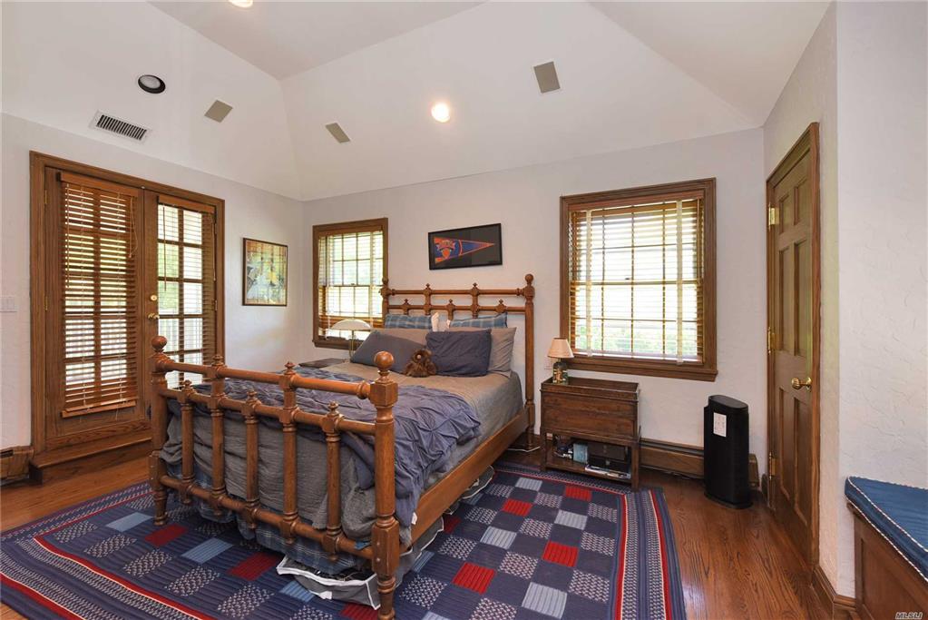 91 Cedar Ave Hewlett Bay Park Hewlett Bay Park NY 11557