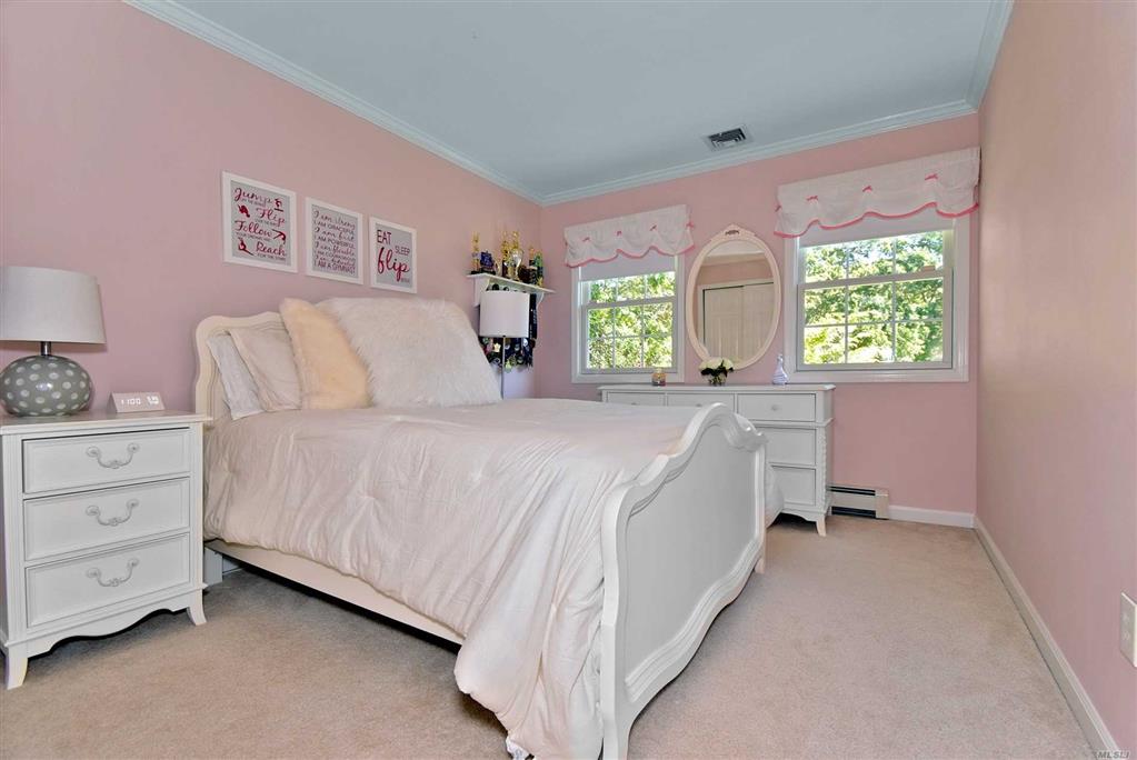 7 Karen Ct Wading River Wading River NY 11792