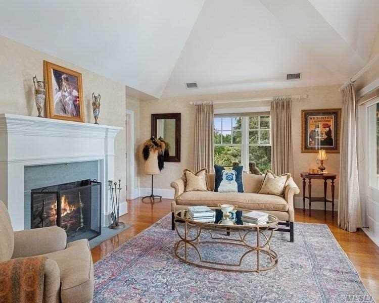 14 Bob White Ln Remsenburg Remsenburg NY 11960