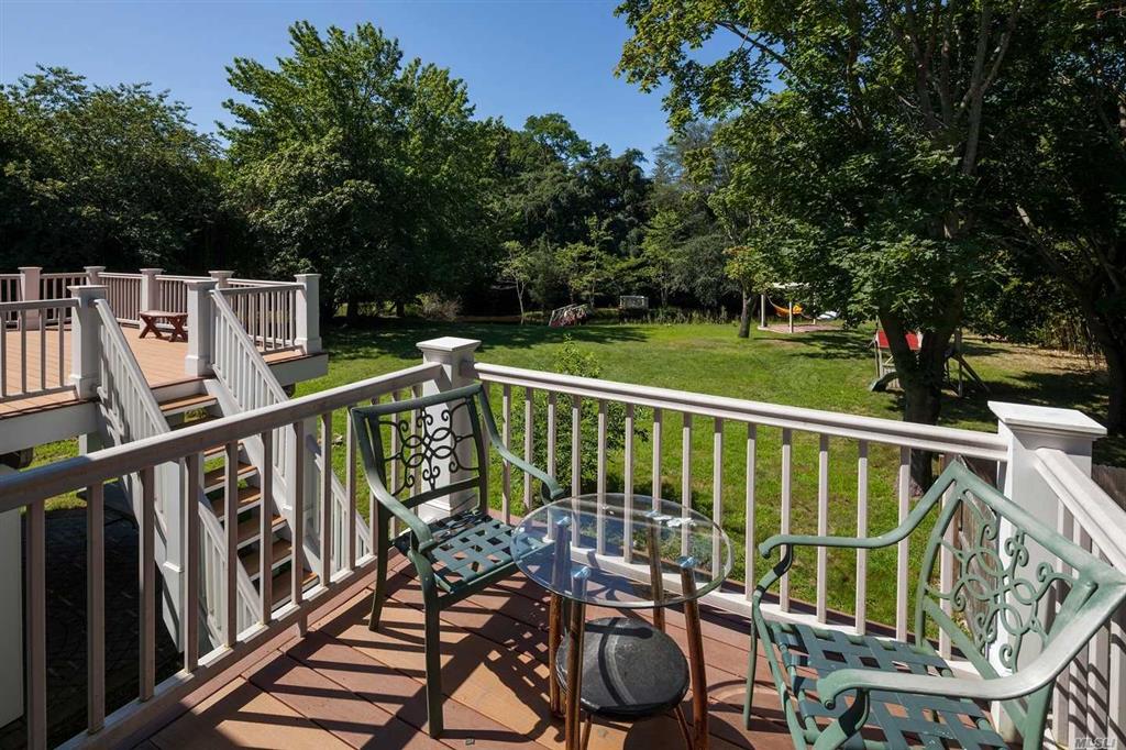 8 Mooring Dr Bellport Bellport NY 11713