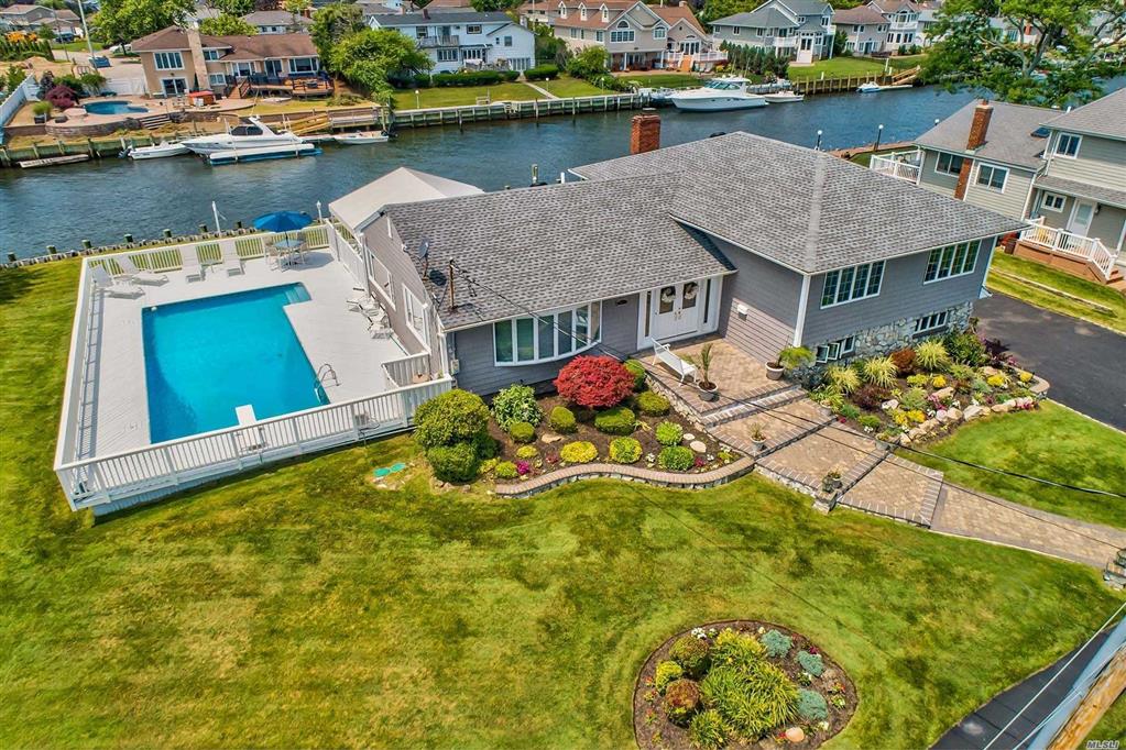 41 Club Dr Massapequa Massapequa NY 11758
