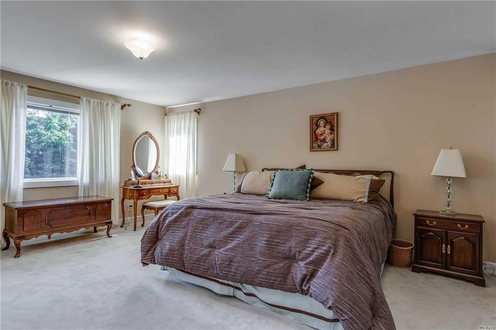 25 Hewlett Ln Port Washington Port Washington NY 11050