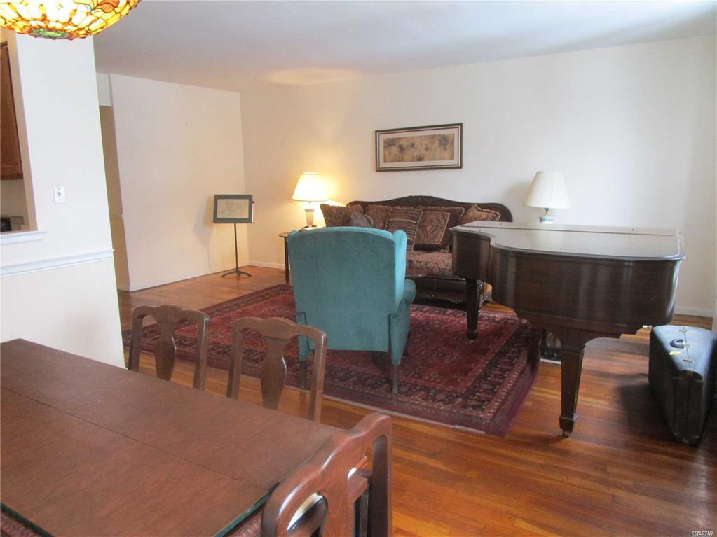 43-25 Douglaston Pkwy Douglaston Douglaston NY 11363