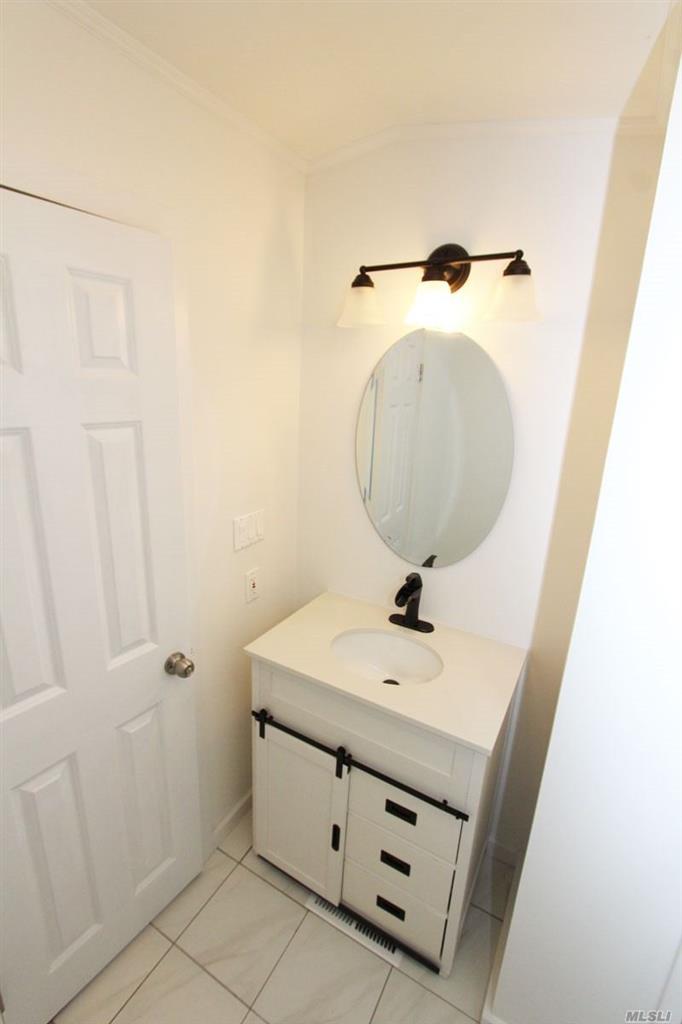 37-79 Hubbard Ave Riverhead Riverhead NY 11901