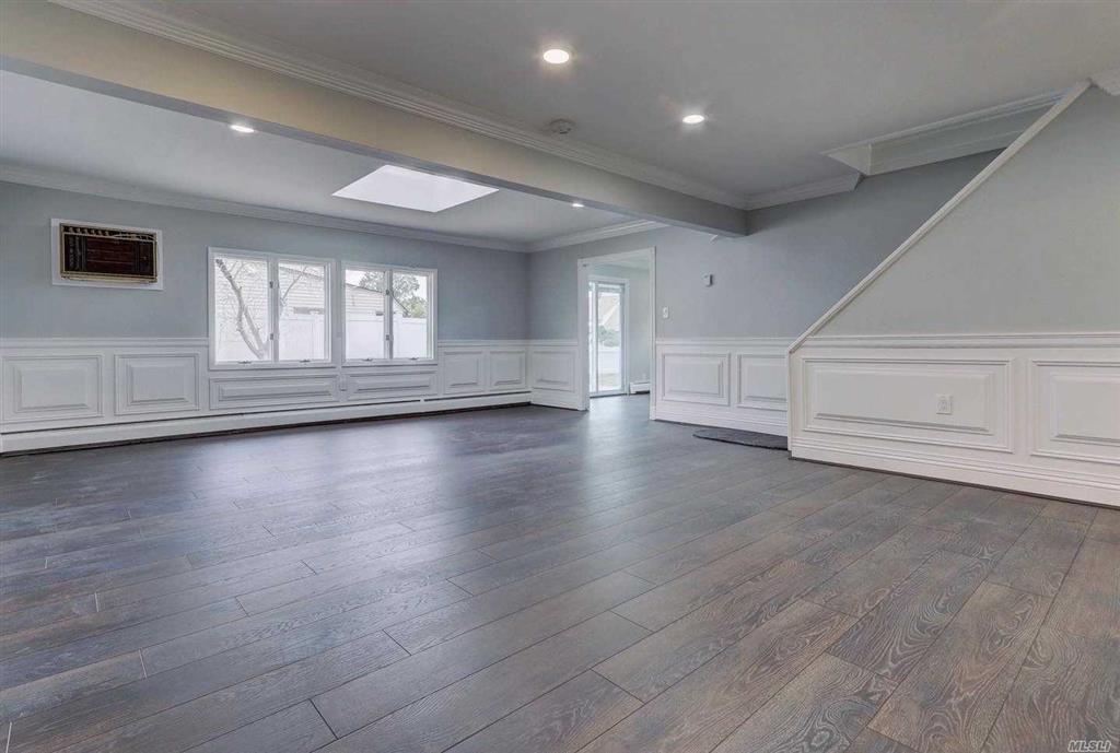 2 Rover Ln Hicksville Hicksville NY 11801