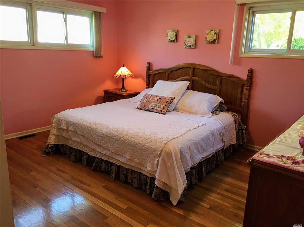 138 Haverford Rd Hicksville Hicksville NY 11801