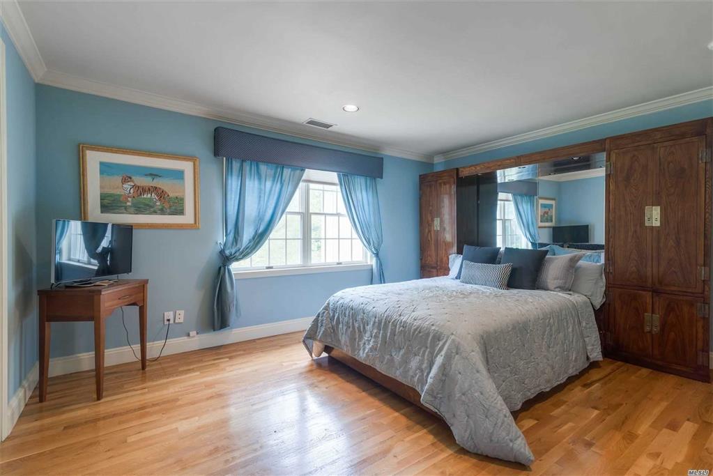 41 Windsor Dr Muttontown Muttontown NY 11753