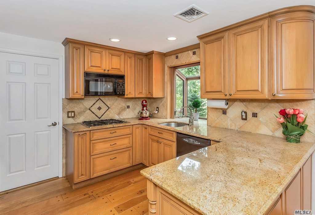 211 Pidgeon Hill S. Huntington S. Huntington NY 11746