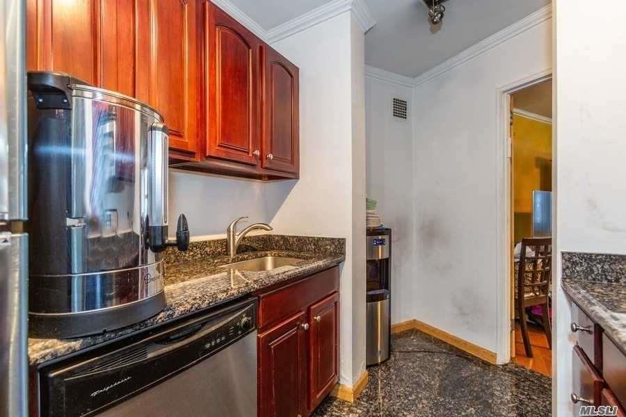 85-15 Main St Briarwood Briarwood NY 11435
