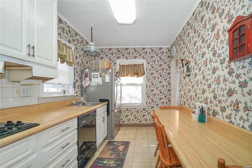 6 Rhodes St New Hyde Park New Hyde Park NY 11040