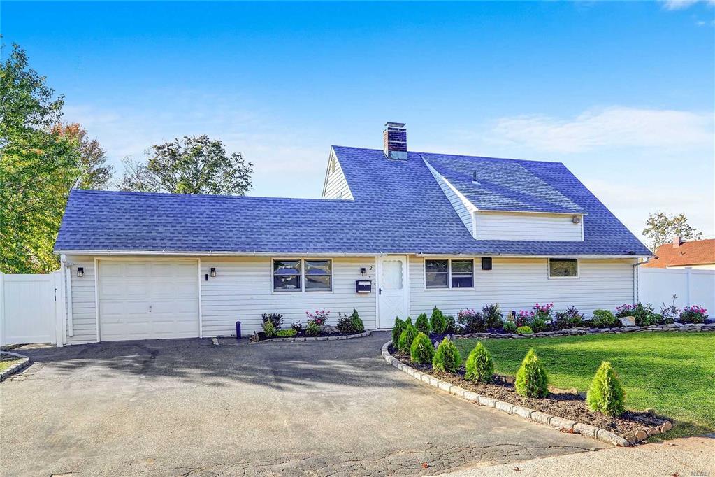 2 Rover Ln Hicksville Hicksville NY 11801