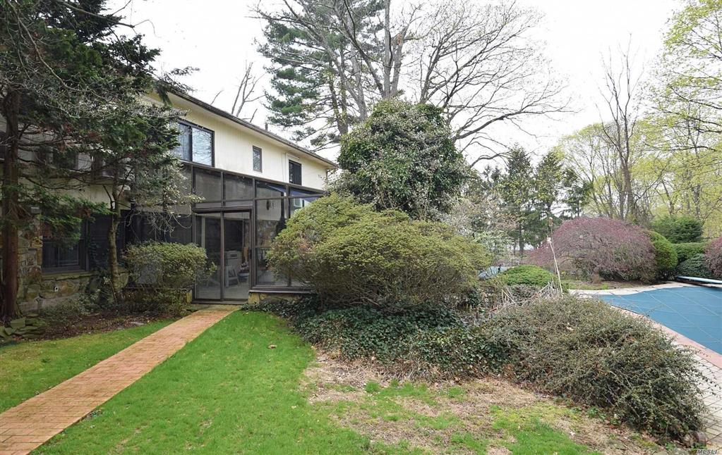 105 Woodhill Ln Manhasset Manhasset NY 11030