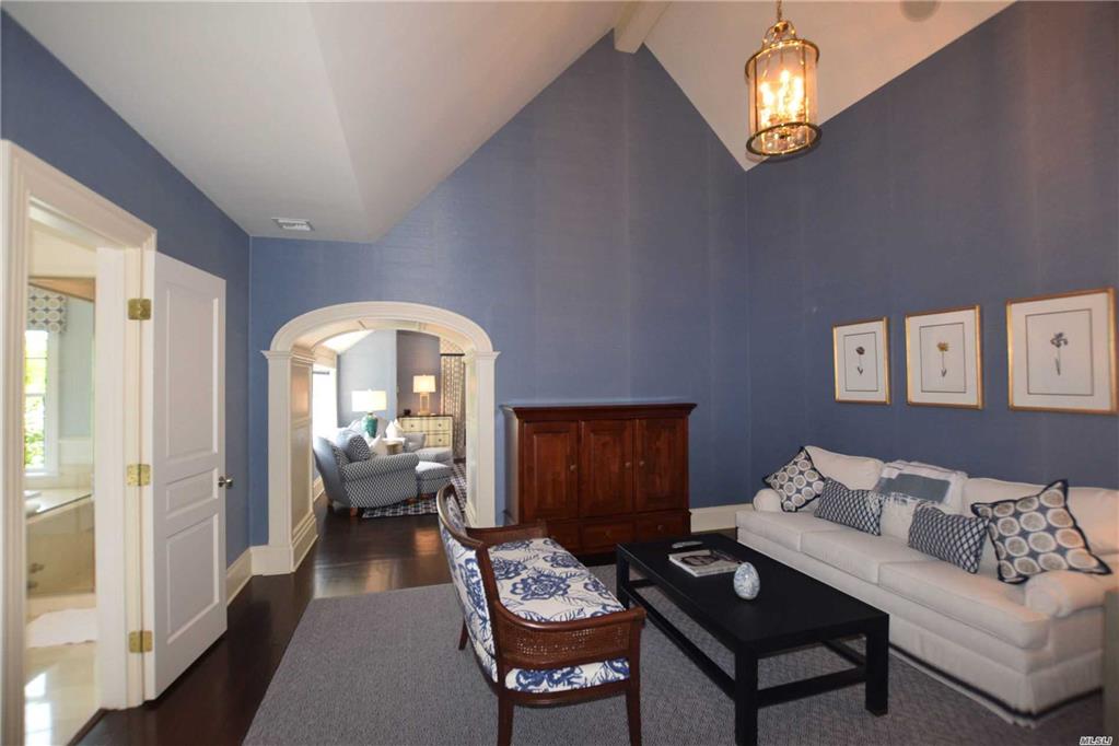 437 Wickapogue Rd Southampton Southampton NY 11968