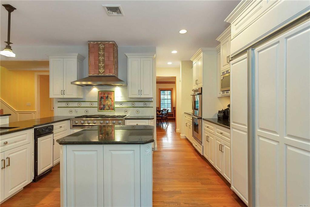 14 Chauncey Pl Woodbury Woodbury NY 11797