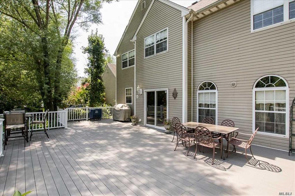 39 Old Neck Ct Manorville Manorville NY 11949