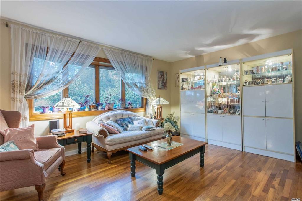 60 Gildare Dr E. Northport E. Northport NY 11731
