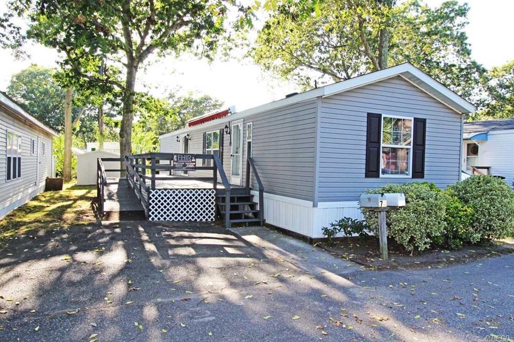 37-79 Hubbard Ave Riverhead Riverhead NY 11901