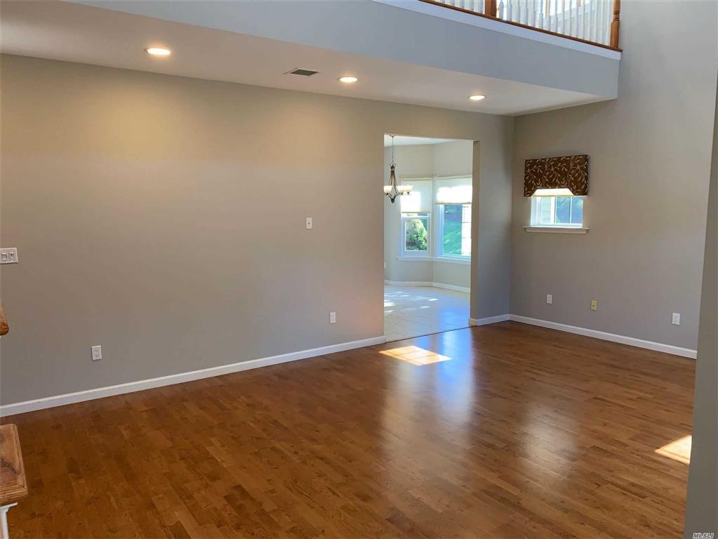 1 Newcastle Ct Riverhead Riverhead NY 11901