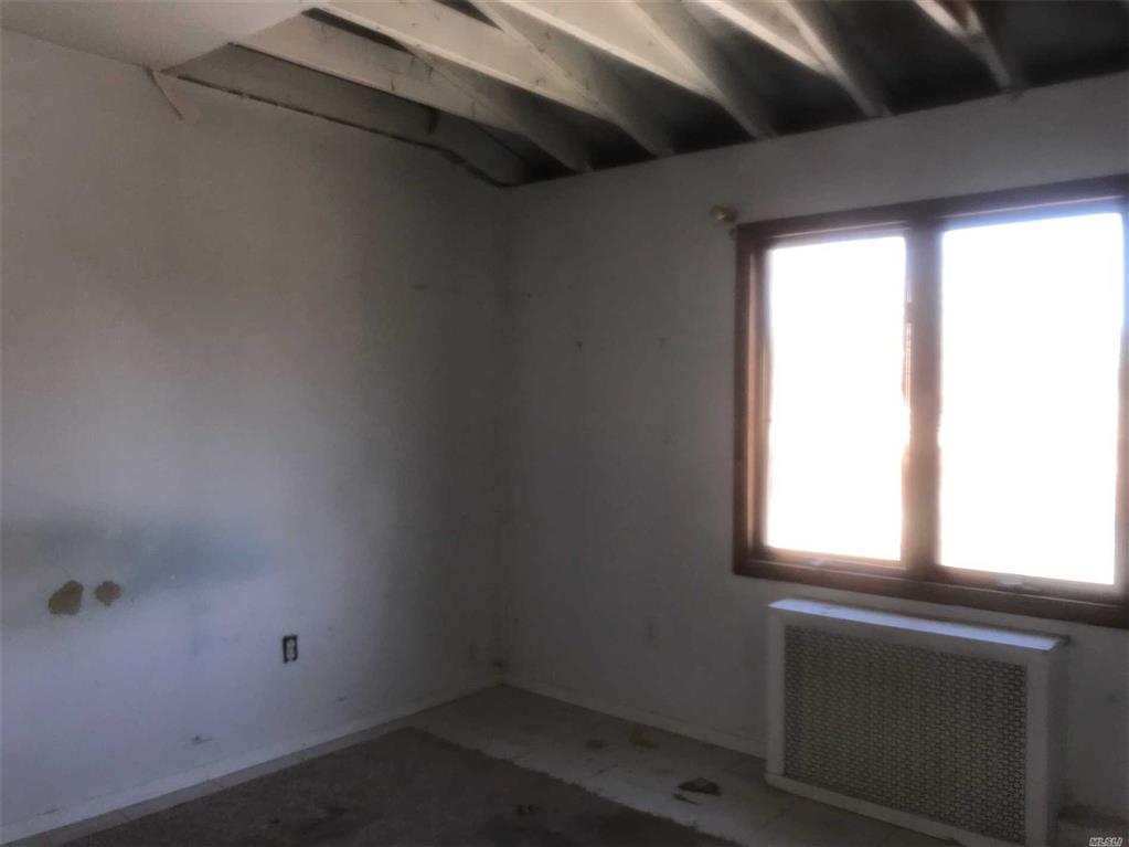 159 Magnolia Dr Mastic Beach Mastic Beach NY 11951