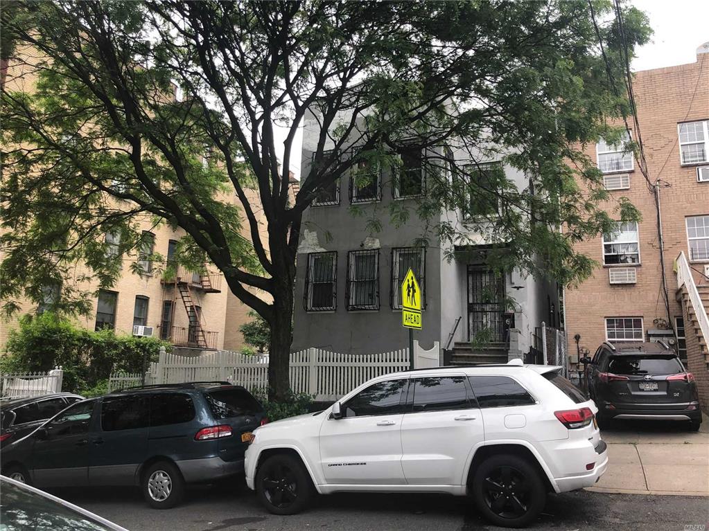 633 E 230th St Out of NYC bronx NY 10466