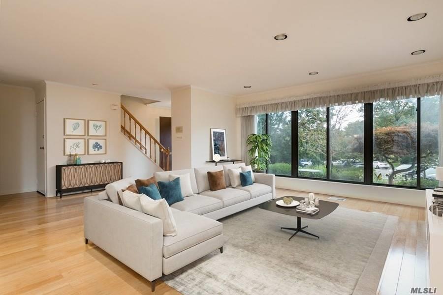 39 Acorn Ponds Dr Roslyn Roslyn NY 11576