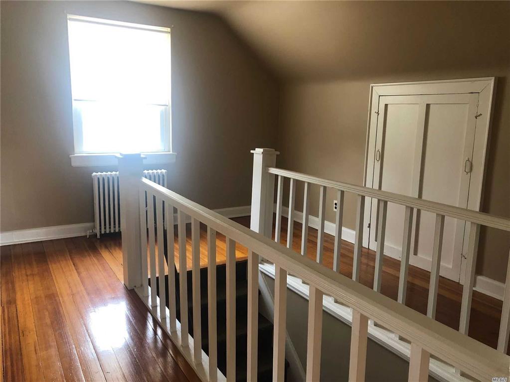 8 Valley Rd Bayville Bayville NY 11709
