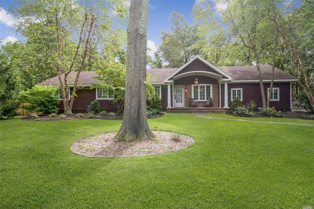 12 Beaverbrook Dr Brookhaven Brookhaven NY 11719 R Hamptons